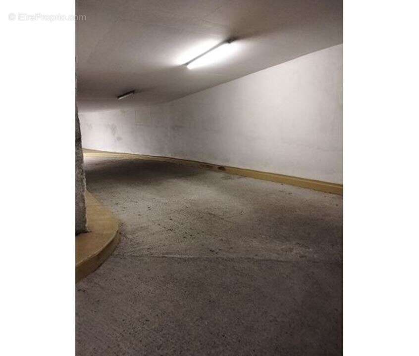 Parking à PARIS-12E
