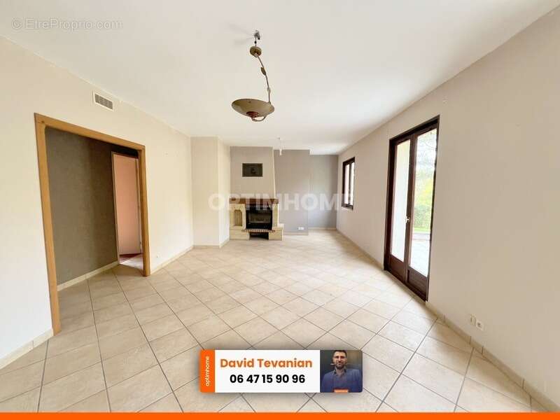 Maison à LA CHAPELLE-MONTMARTIN