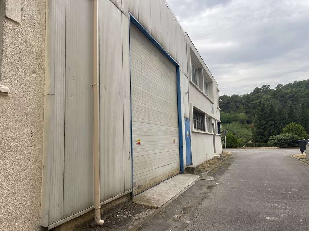 A VENDRE  Bureaux + Entrepôt au total   610m2 - photo 6
