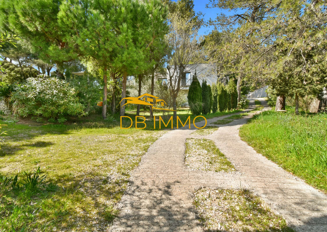 Maison à VILLENEUVE-LES-AVIGNON
