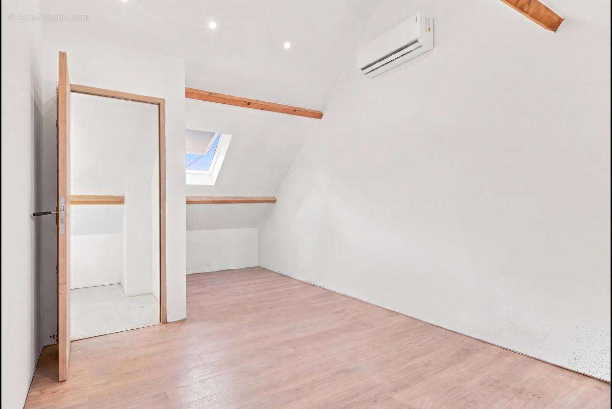 Maison de 7 pièces de 150 m² à Villejuif - photo 4