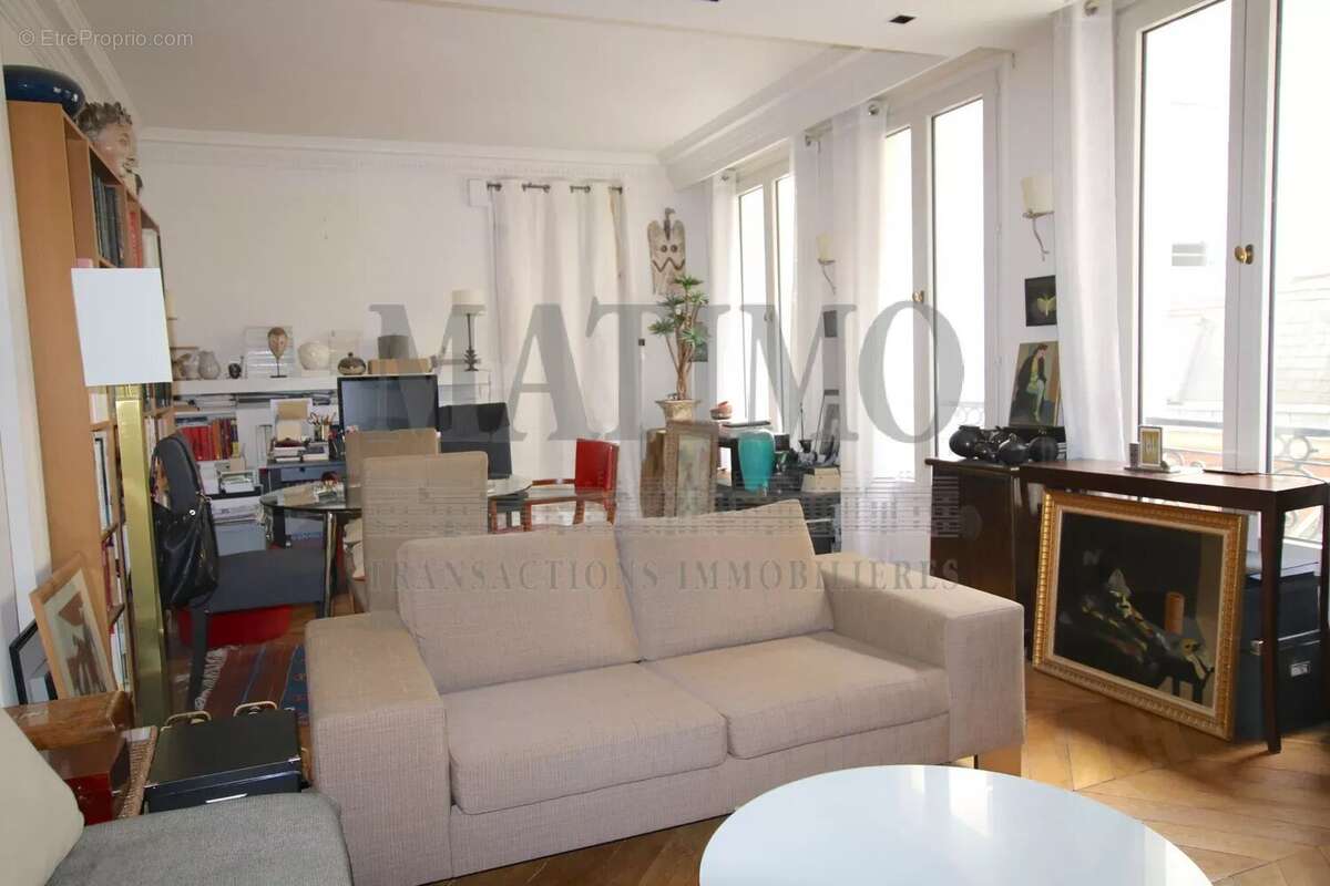 Appartement à PARIS-8E