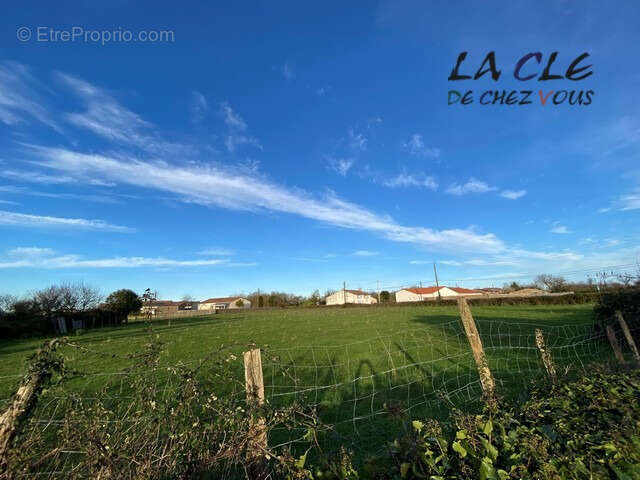 Terrain à OULMES