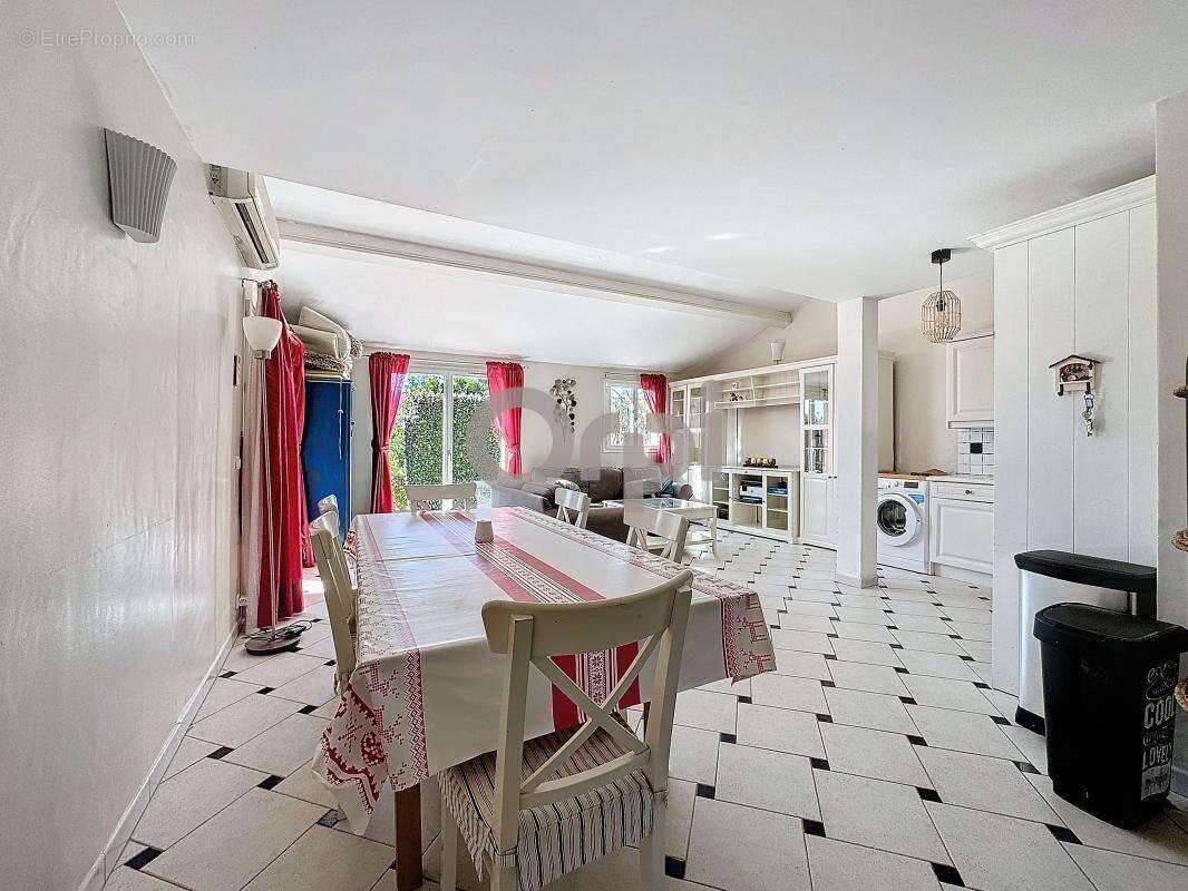 Maison à ROQUEBRUNE-SUR-ARGENS