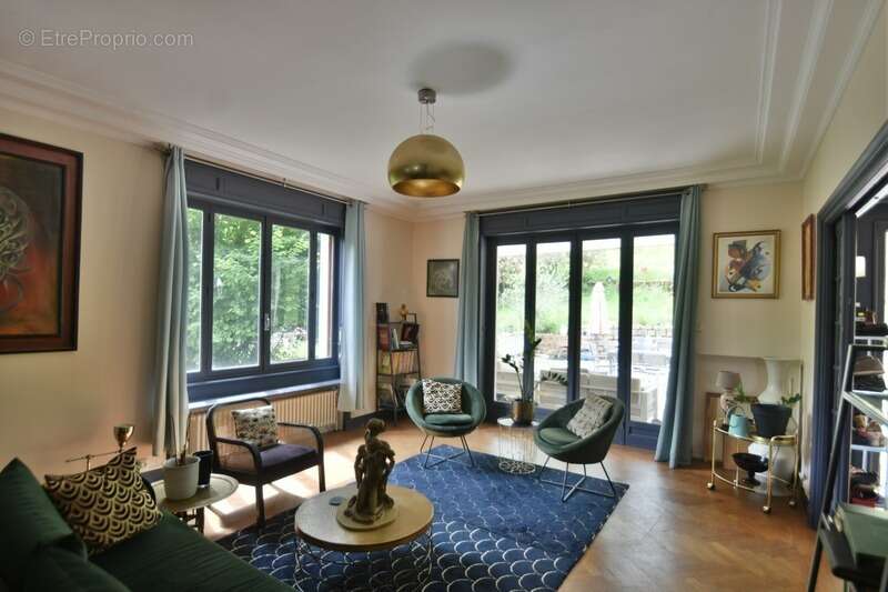 Maison à COURS-LA-VILLE