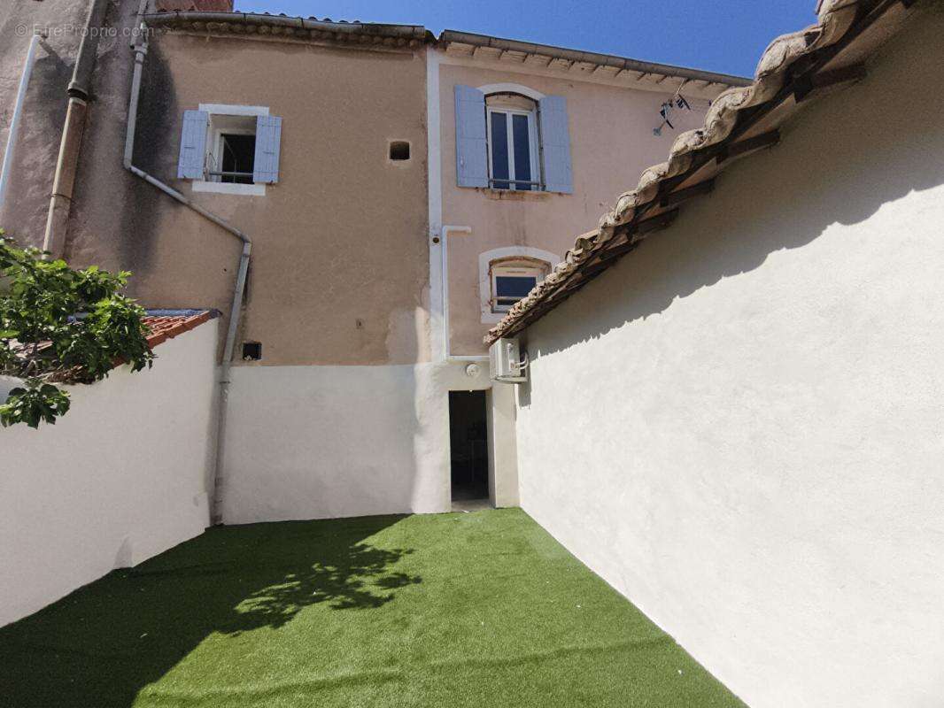 Monteux : maison de ville  renovee avec exterieur et garage - photo 14