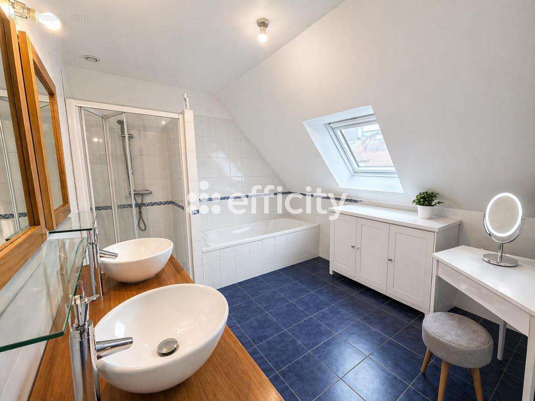 Maison 210 m² à Brece  - photo 14