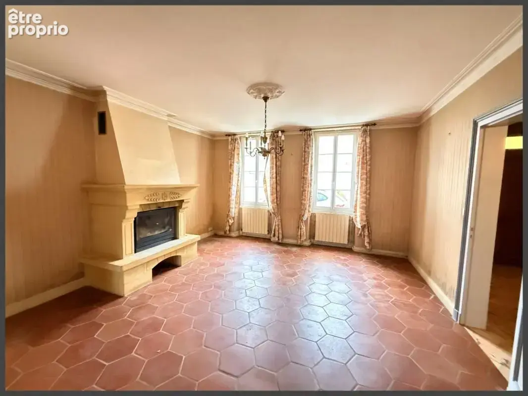 Maison de ville en pierre avec jardin et garage - possibilité de créer un appartement à VILLEFRANCHE DE LONCHAT (24) - photo 4