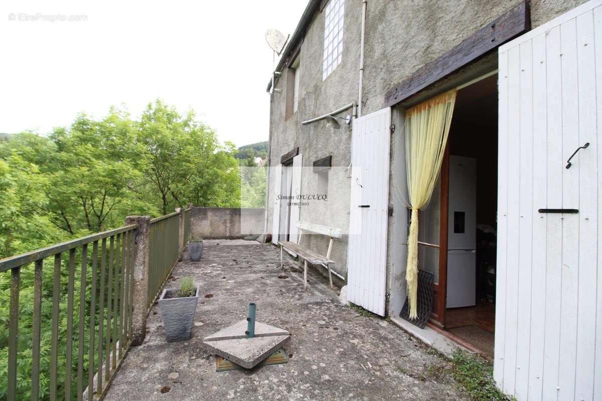 Maison à SAINT-SERNIN-SUR-RANCE
