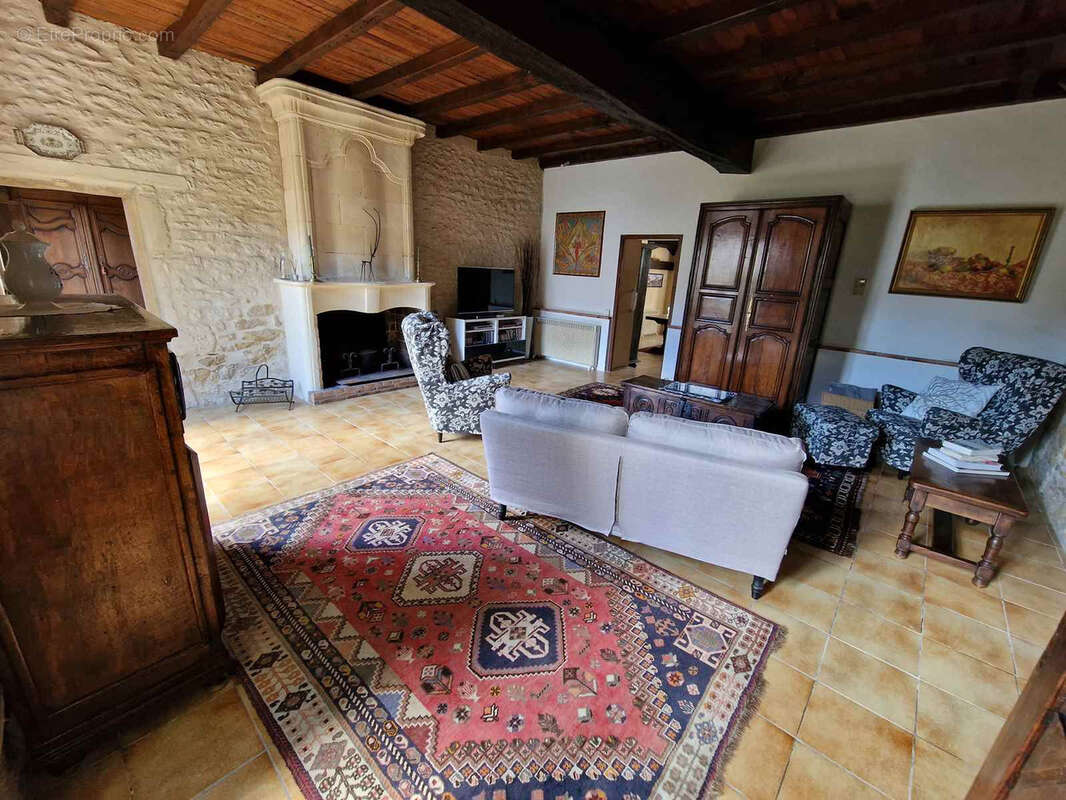 Charmante maison en pierre avec 3 garages dans un beau parc arboré - photo 12