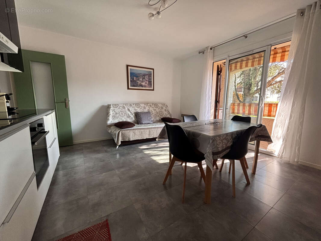 Appartement à SAINT-CYR-SUR-MER