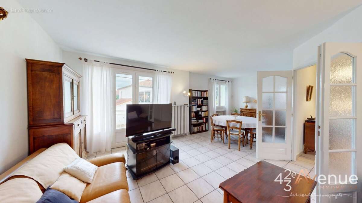 Maison à SAINT-GENEST-LERPT