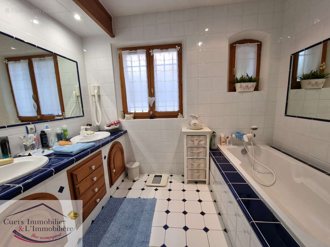 La crau villa t5 avec dependances et piscine - photo 18