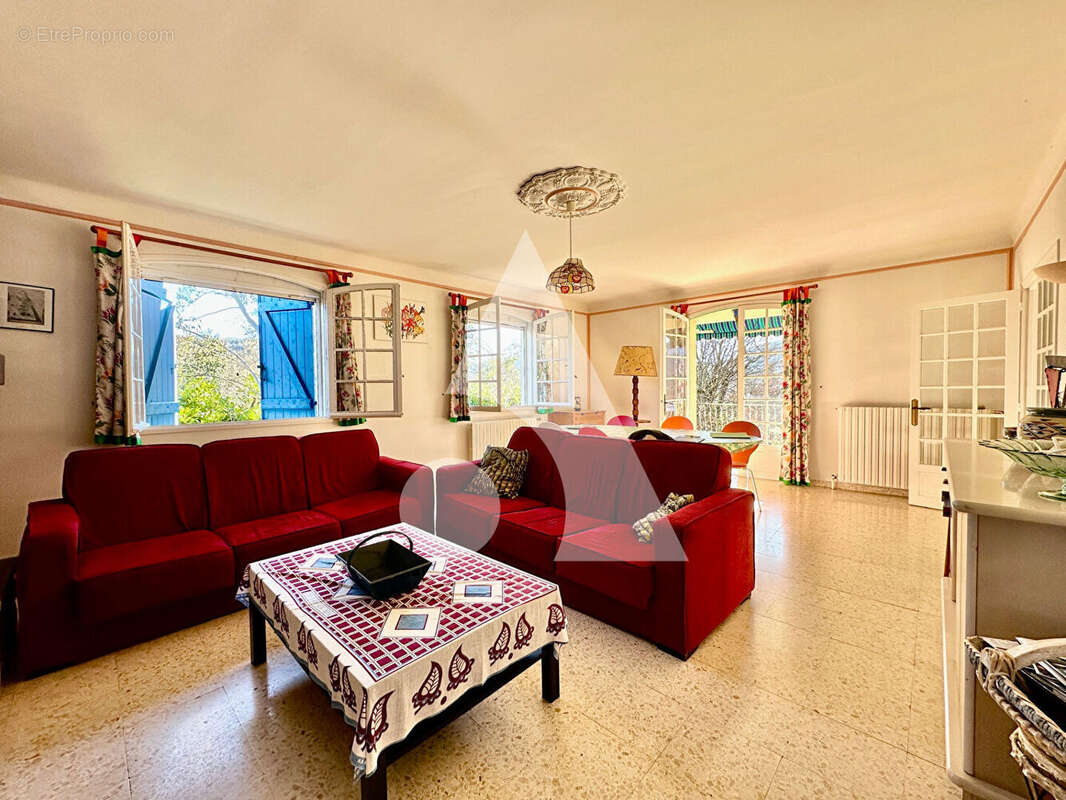 Maison Tour De Faure 140m², 6 pièces, 4 chambres. - photo 4