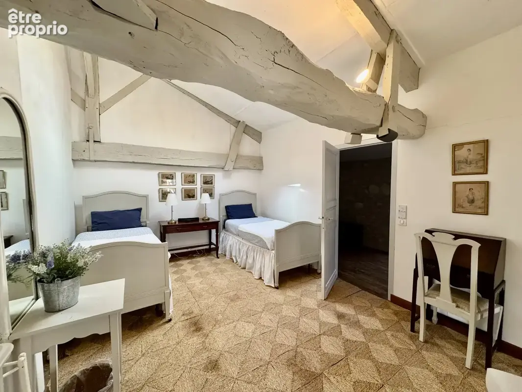 Élégant Manoir avec Chambres en Tour, Dépendance et Piscine - photo 10