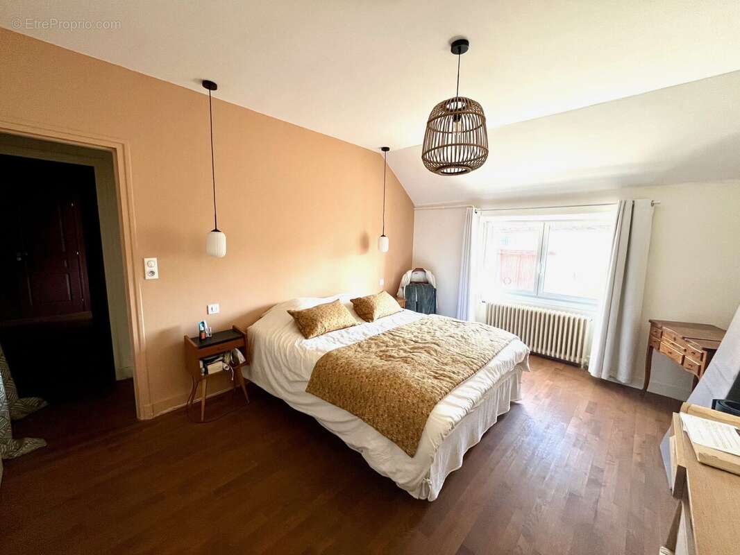 Maison à LA CHAPELLE-LA-REINE