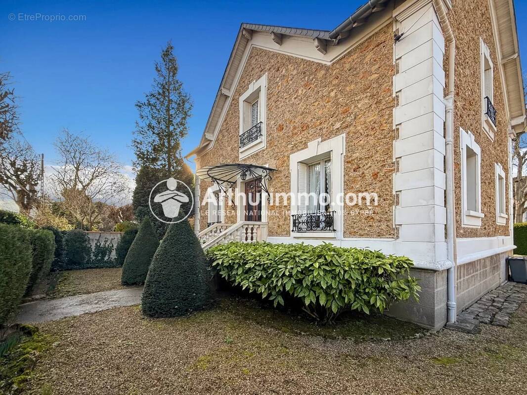 Maison à SOISY-SUR-SEINE