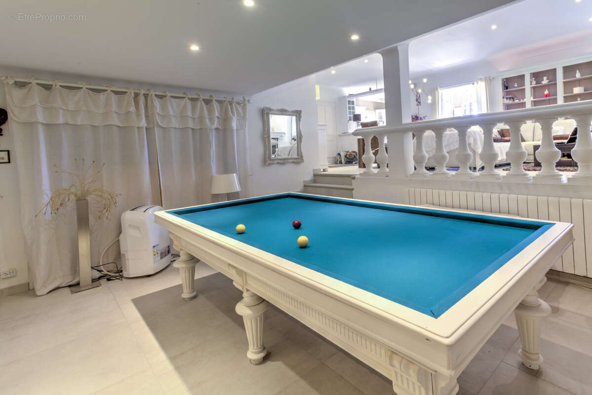  superbe villa proche de st-tropez  1 272 000 € - photo 10