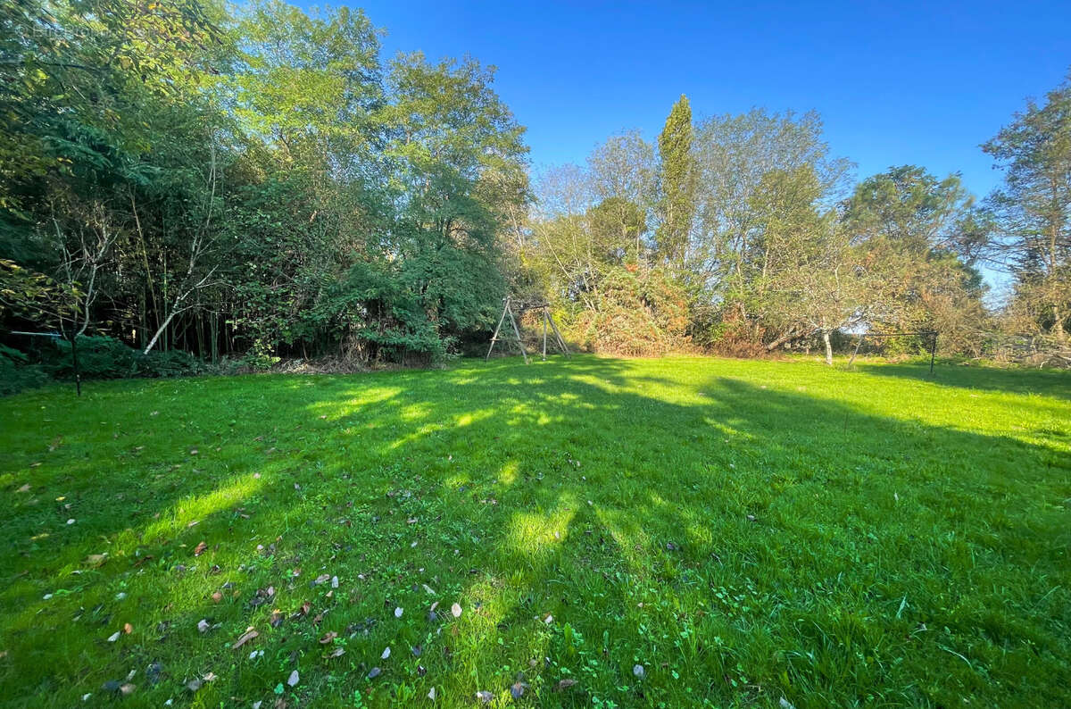 Maison à CIVRAC-DE-BLAYE