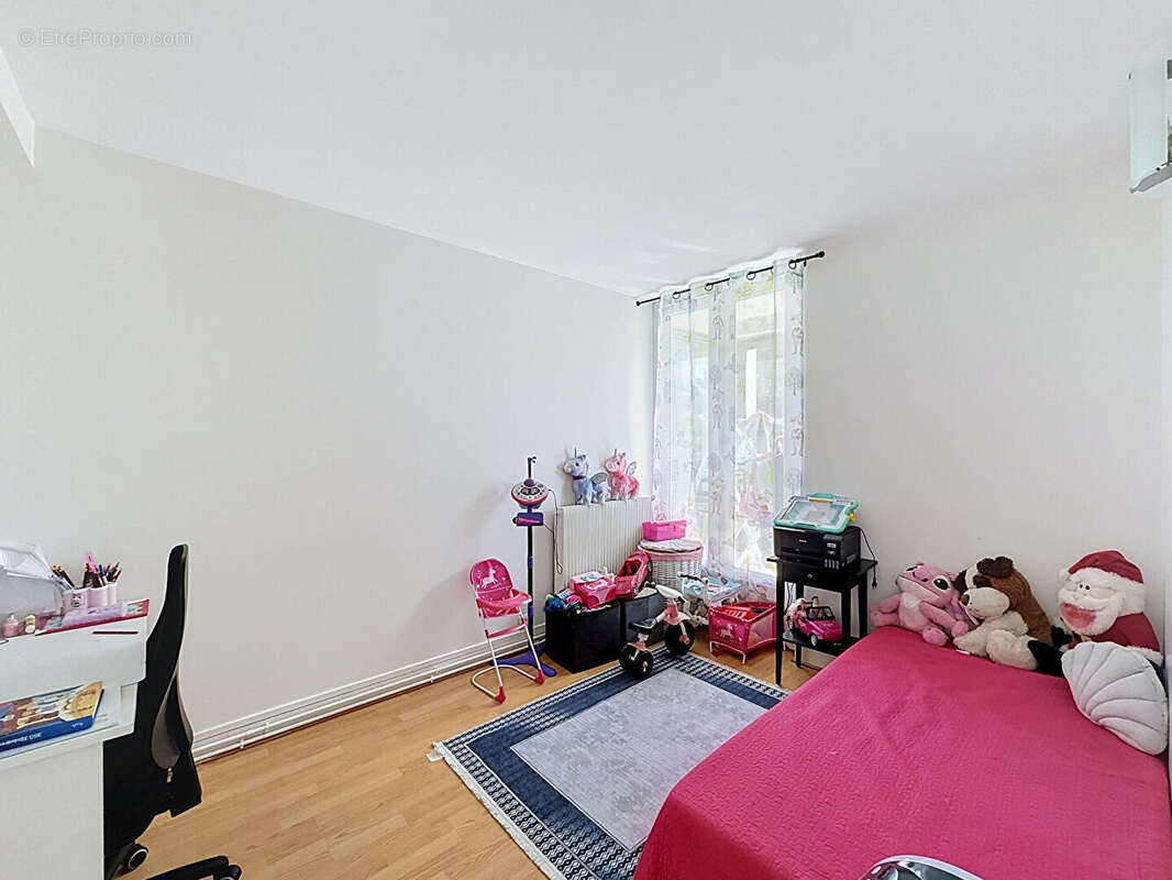 Montreuil, proche gare rer rosny, appartement 5 pièces avec balcons et cave. - photo 5