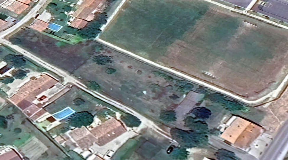 Terrain à LA MOTTE-D'AIGUES