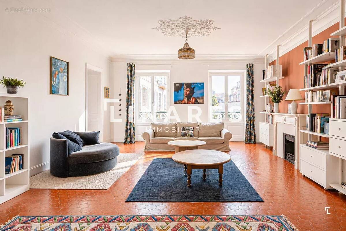 Appartement à MARSEILLE-1E