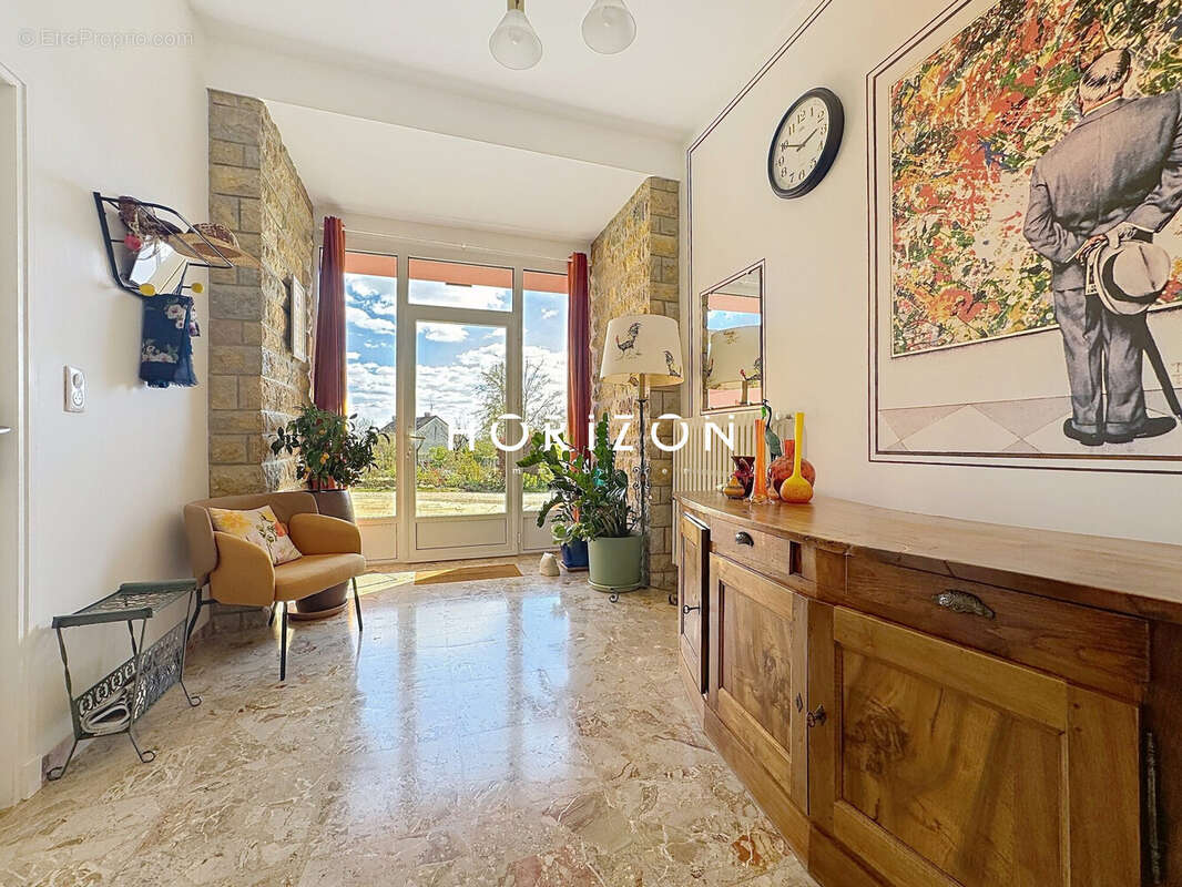Maison 183 m² à Saint-Gengoux-Le-National  - photo 3