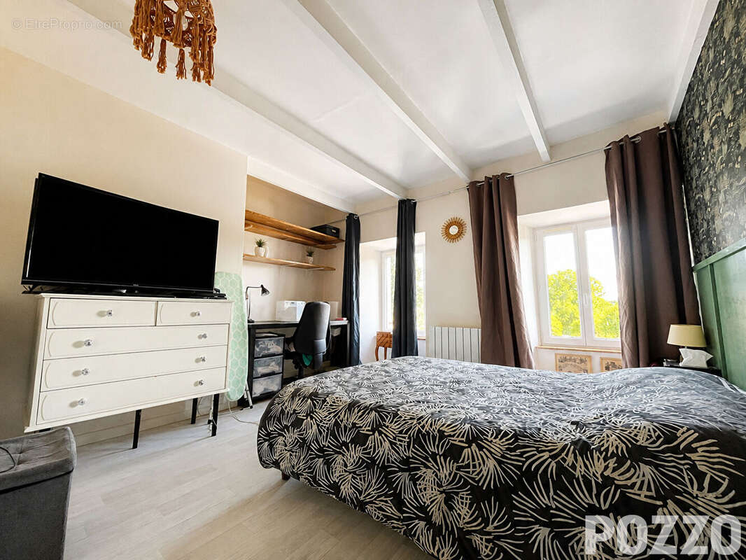 Belle maison en pierre, 147m2, 4ch, dépendances, beau terrain vue dégagée et sans vis à vis - photo 9