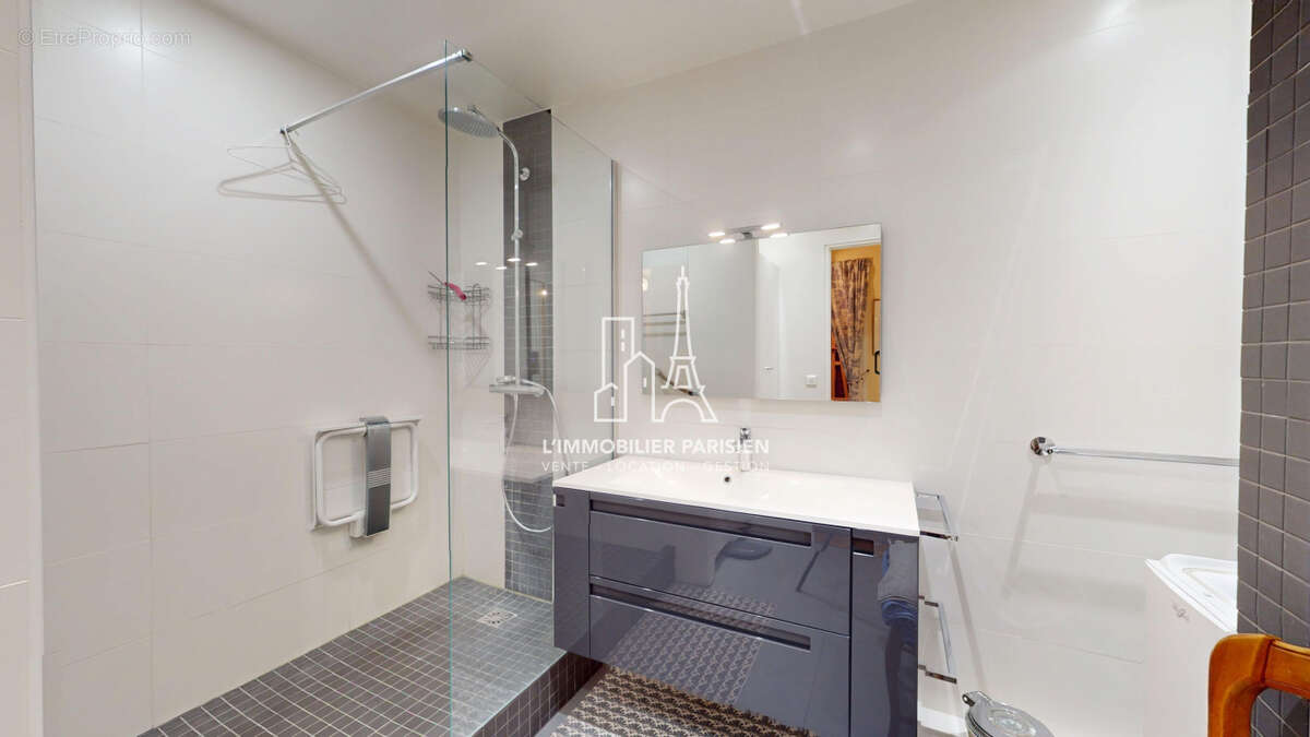 Appartement à PARIS-17E