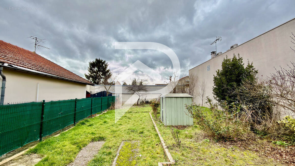 Terrain à DRANCY
