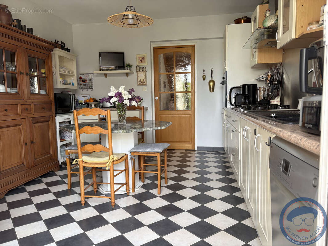 Maison à LA VILLE-AUX-DAMES