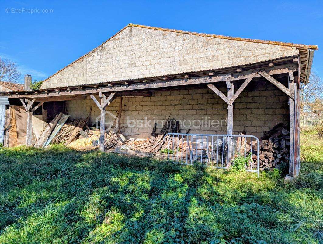 Maison à LA ROCHE-CHALAIS