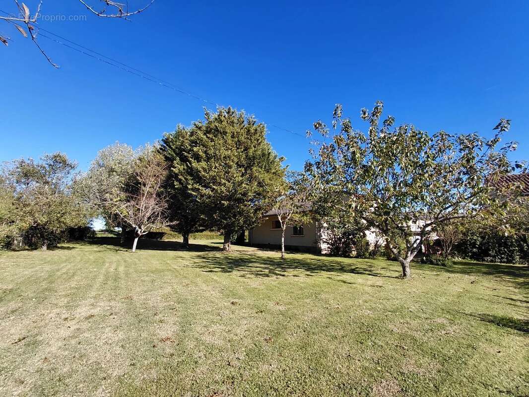 Maison à MIRANDOL-BOURGNOUNAC