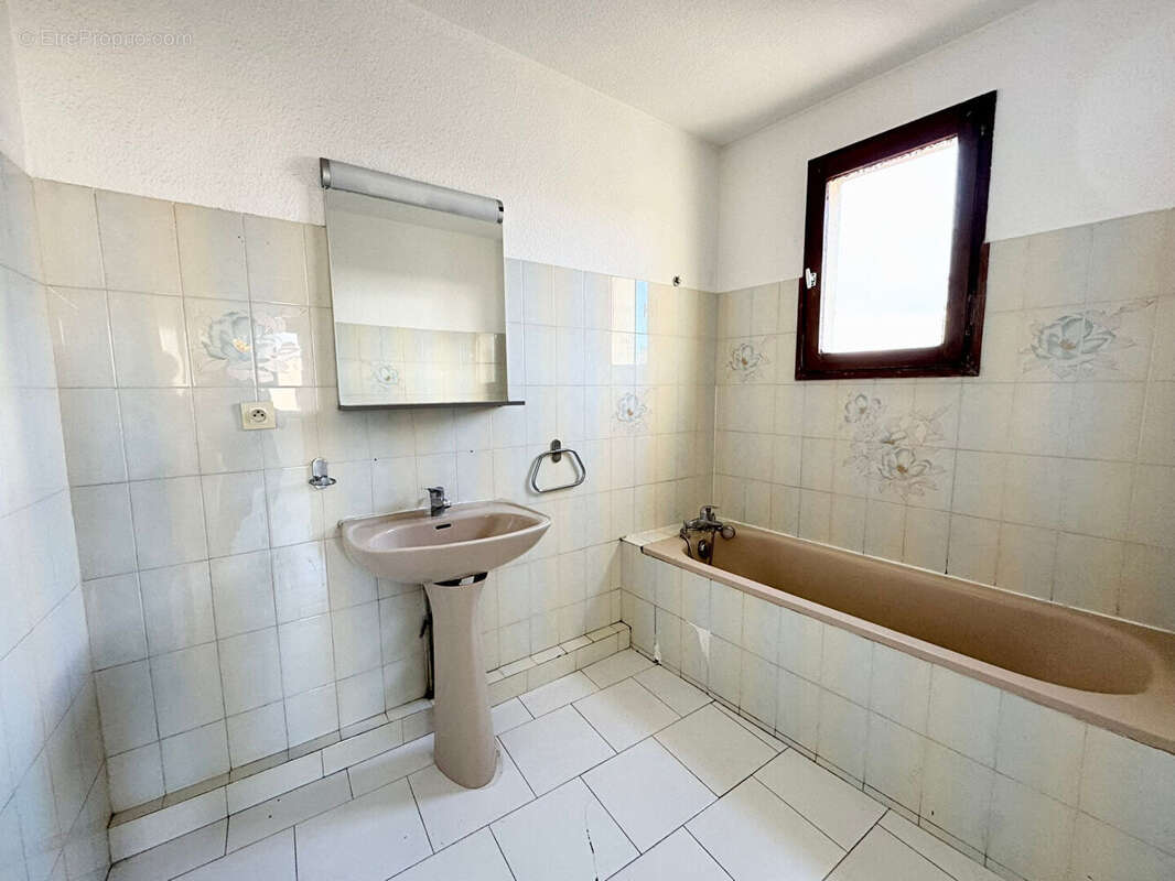 Appartement à EGUILLES