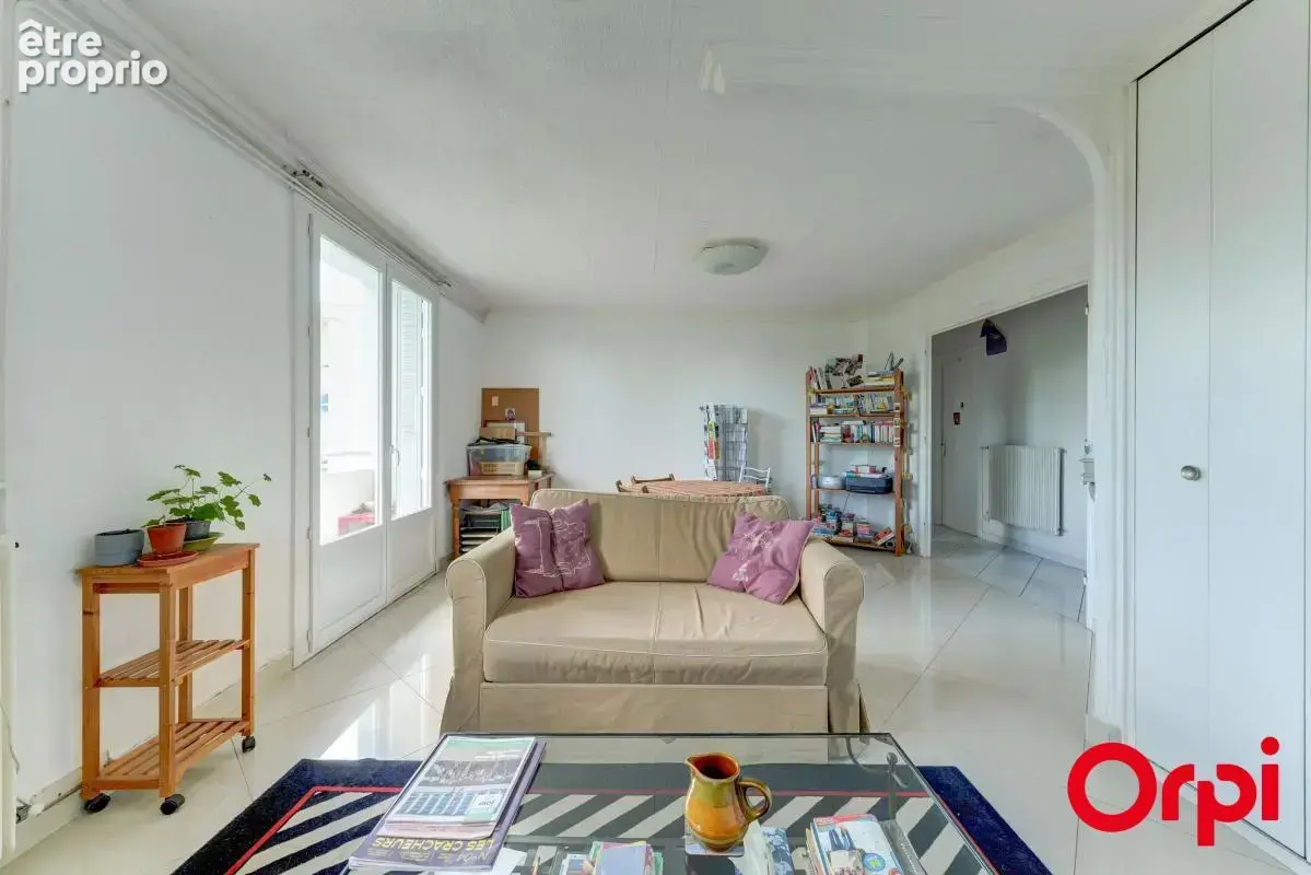 Appartement type T3/T4 vendu loué de plus de 63 m2 avec balcon à Bron Marne/Pagère - photo 5