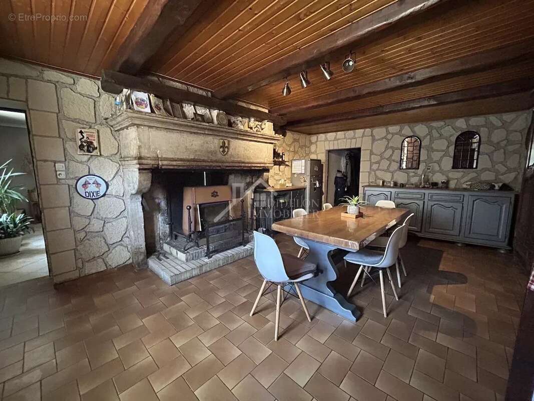 Maison 4 pièces - 163,84m² - photo 2