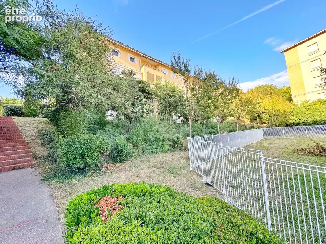 T2 avec balcon, piscine collective et deux places de stationnement   Résidence Les Hauts de Grigny - photo 12