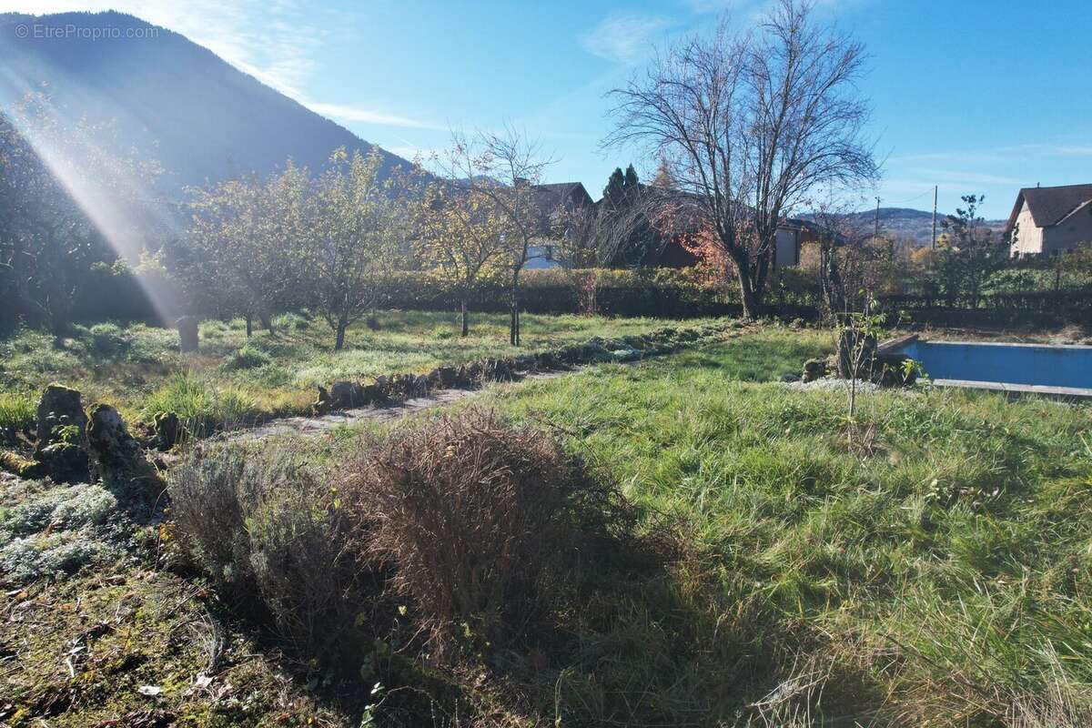 Terrain à VILLE-EN-SALLAZ