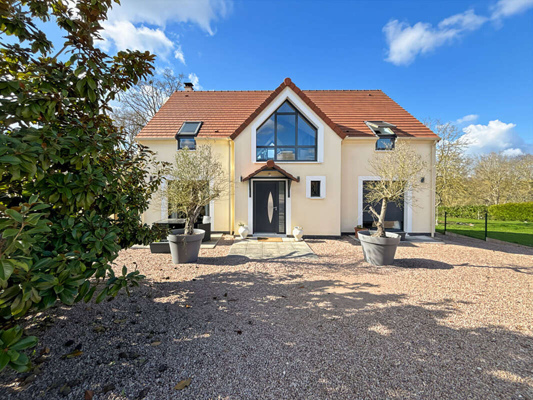 Maison à MENERVILLE