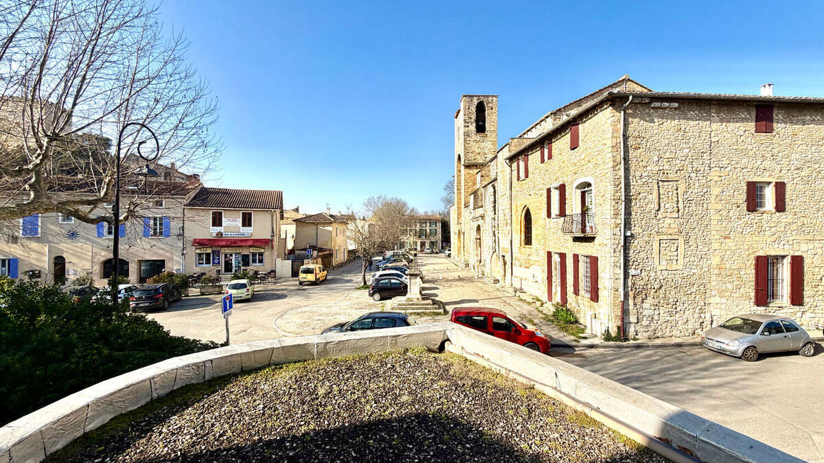 Maison à PERNES-LES-FONTAINES
