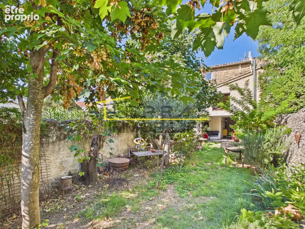 Atypique maison de ville avec jardin, garage et deux accès indépendants au coeur de l'Enclave des papes. - photo 15