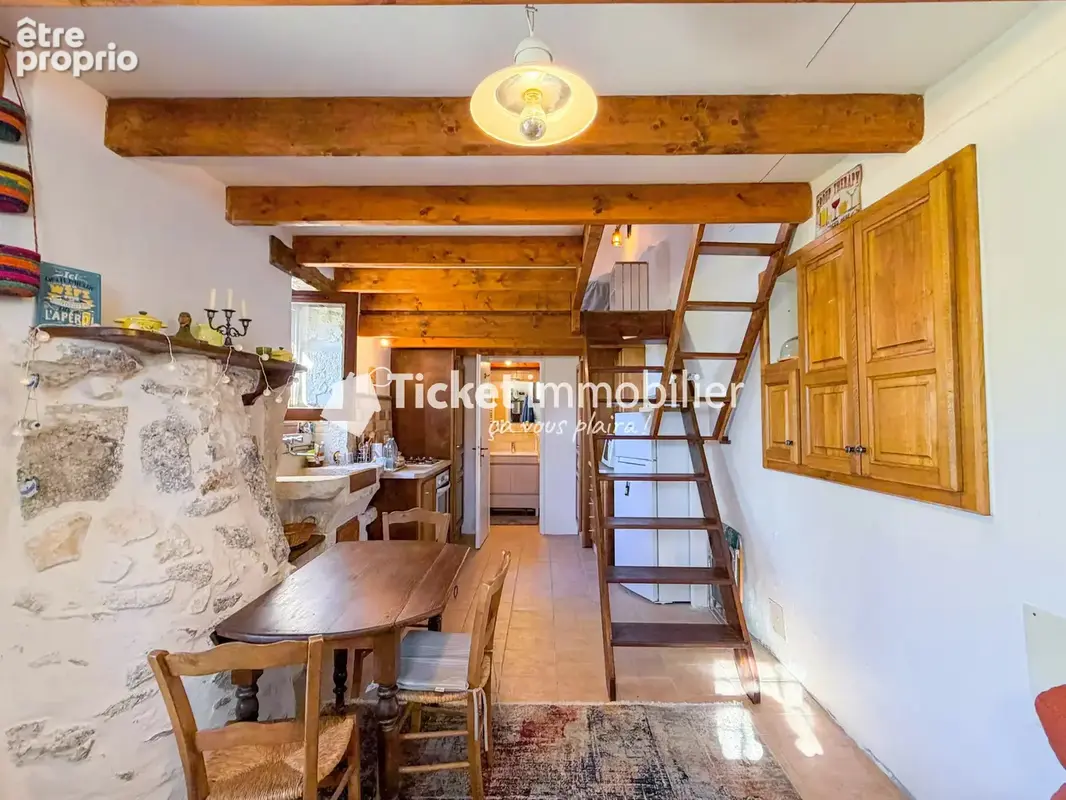 Charmante maison en pierre isolée, vendue meublée, ~40m2 exploités, mezzanine aménagée, vue champs à perte de vue, poêle à bois  - photo 8