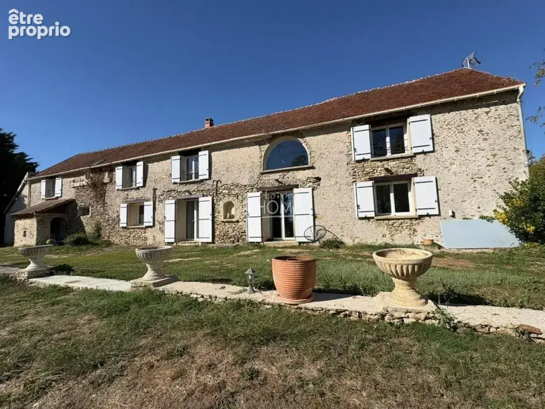 À quelques kilomètres de La Ferté-Gaucher – Maison familiale de 250 m² - photo 1