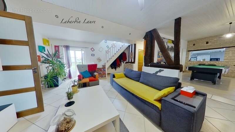Maison avec surface habitable de 300m2 - pierre et poutre apparentes - 5 chambres - dépendances à CAUMONT-SUR-GARONNE (47) - photo 7