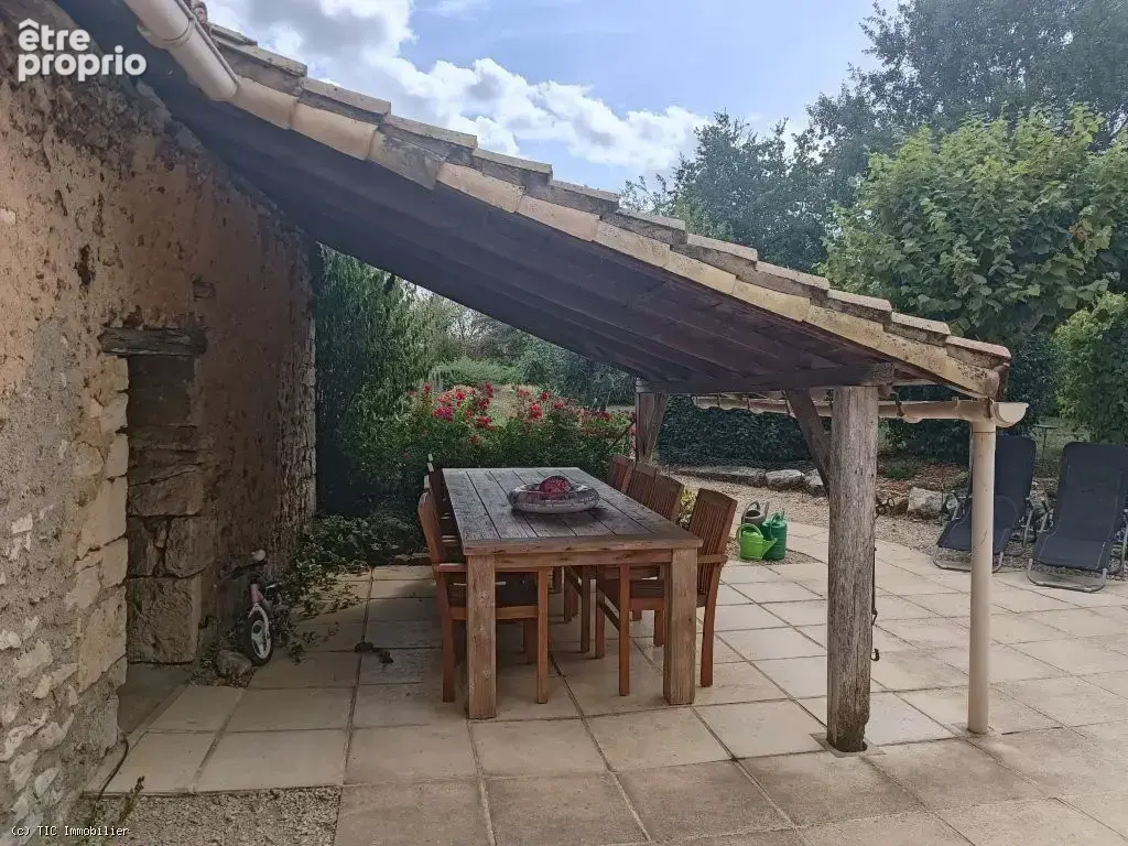 Très Belle Maison Ancienne de 3 Chambres avec Piscine et Terrain de Plus d'Un Hectare - photo 29