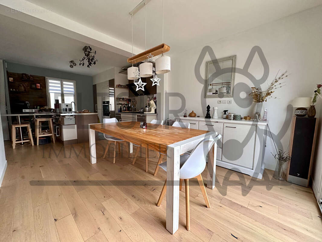 Maison à VILLENEUVE-LE-COMTE