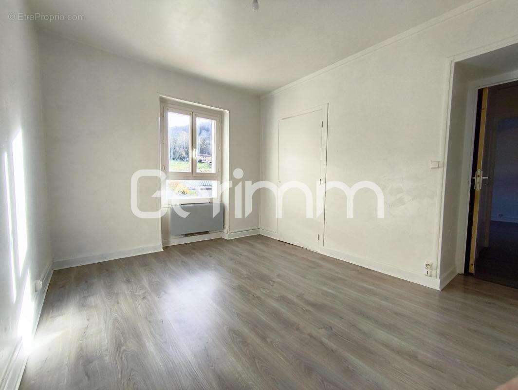 Appartement à SAINT-SIMEON-DE-BRESSIEUX