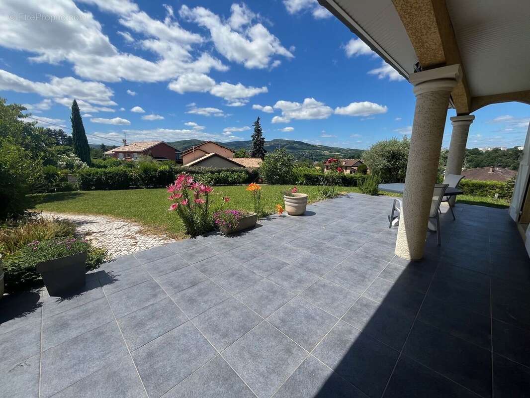 Maison à MONTANAY
