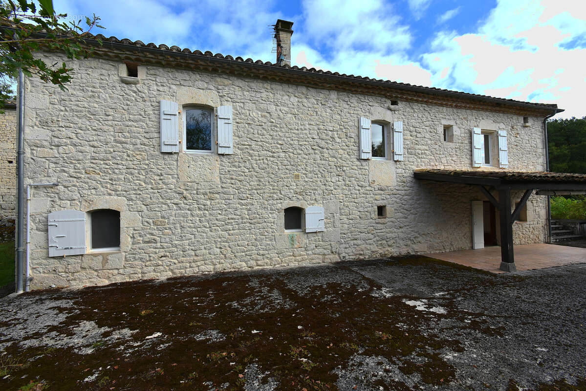 Maison à MONTAIGU-DE-QUERCY