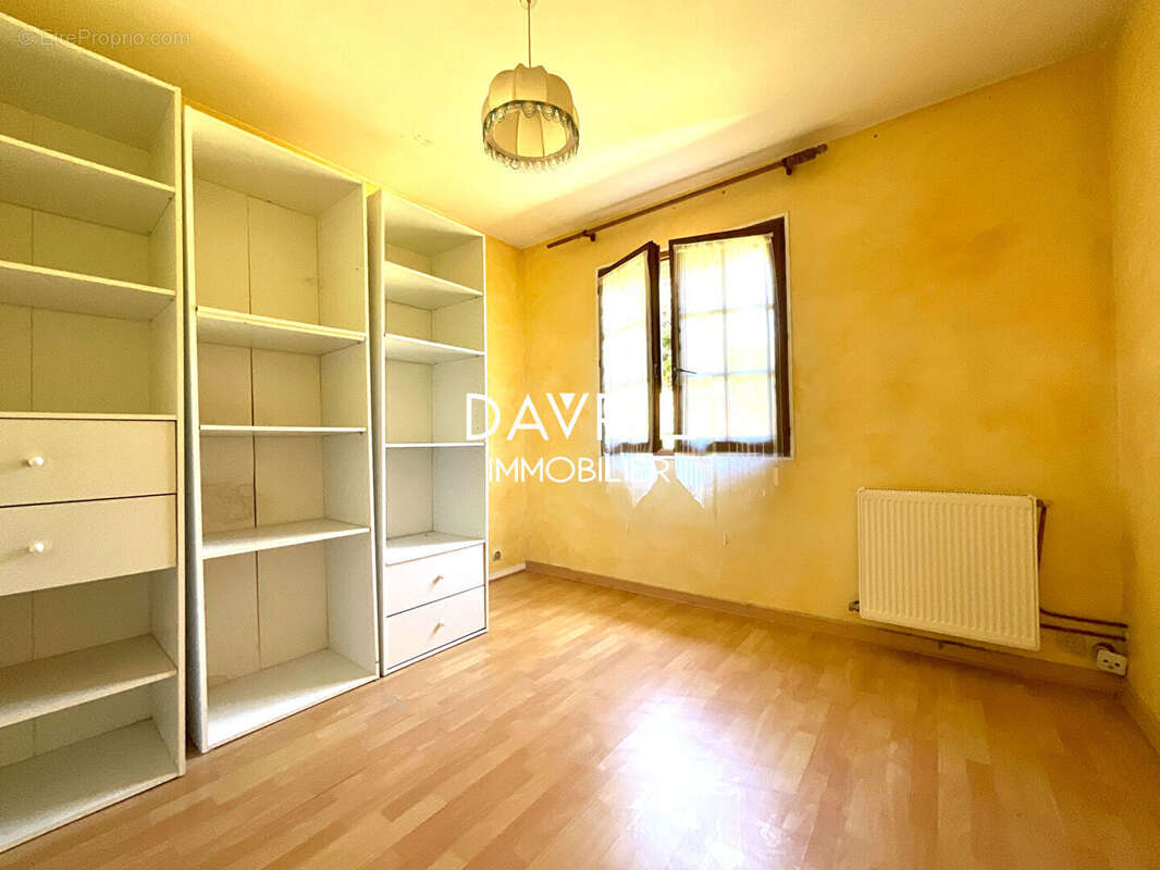 Maison à CHANTELOUP-LES-VIGNES